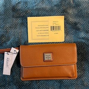 Dooney & Bourke wristlet NWT